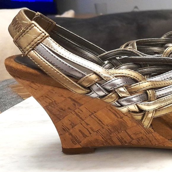Aerosoles Metallic Wedge Sandals Size 6 - Picture 7 of 8